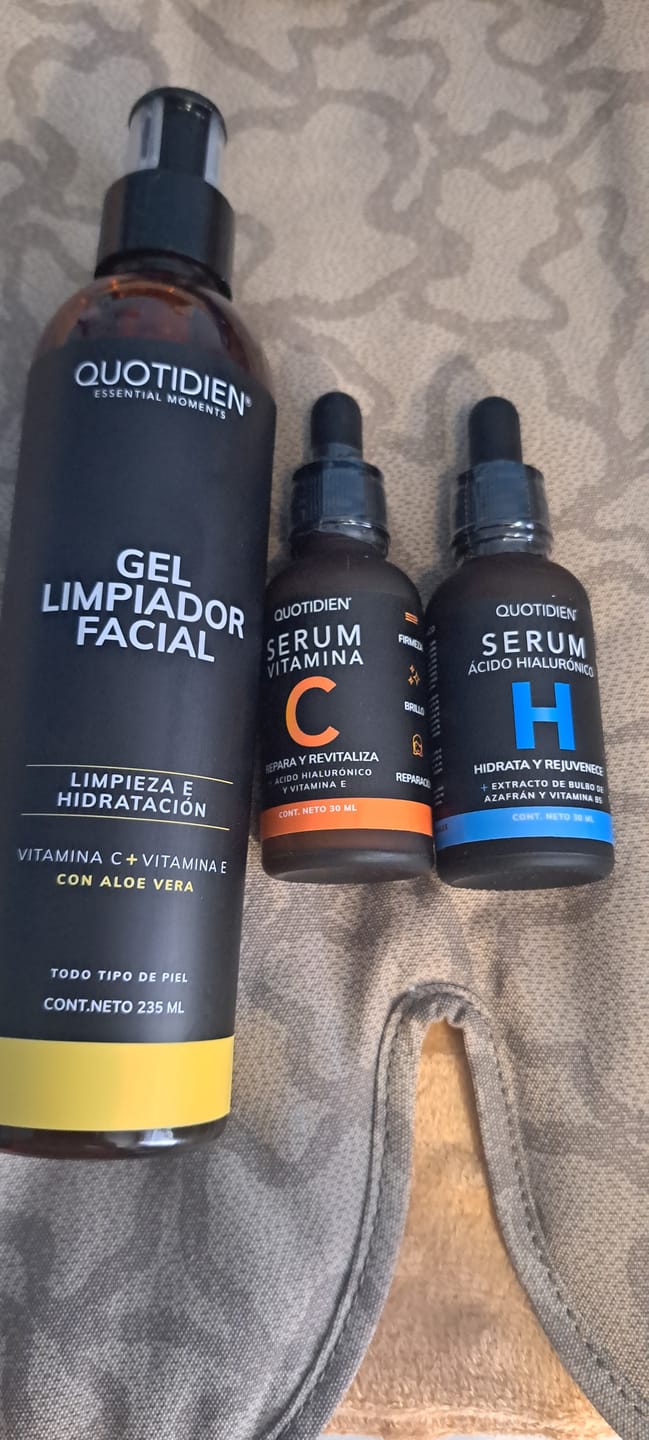 Customer photo review of Kit Rostro Perfecto (19% OFF) - Limpiador Facial 235ml + Serum de Vitamina C 30ml + Serum de Ácido Hialurónico 30ml