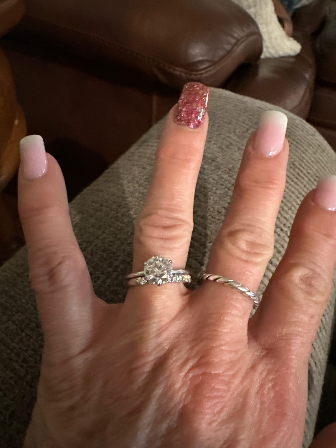 Customer photo review of Rodiffy Moissanite 2.0 Ct ~ 4.0 Ct Round Cut 6 Prong Engagement Ring For Women