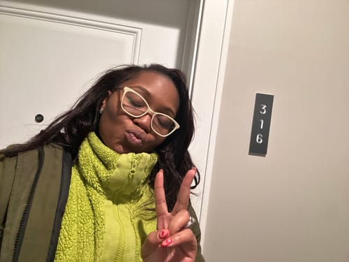 Customer photo review of CurlyMe Kinky Straight Virgin Human Hair Bundles with Lace Frontal Natural Black