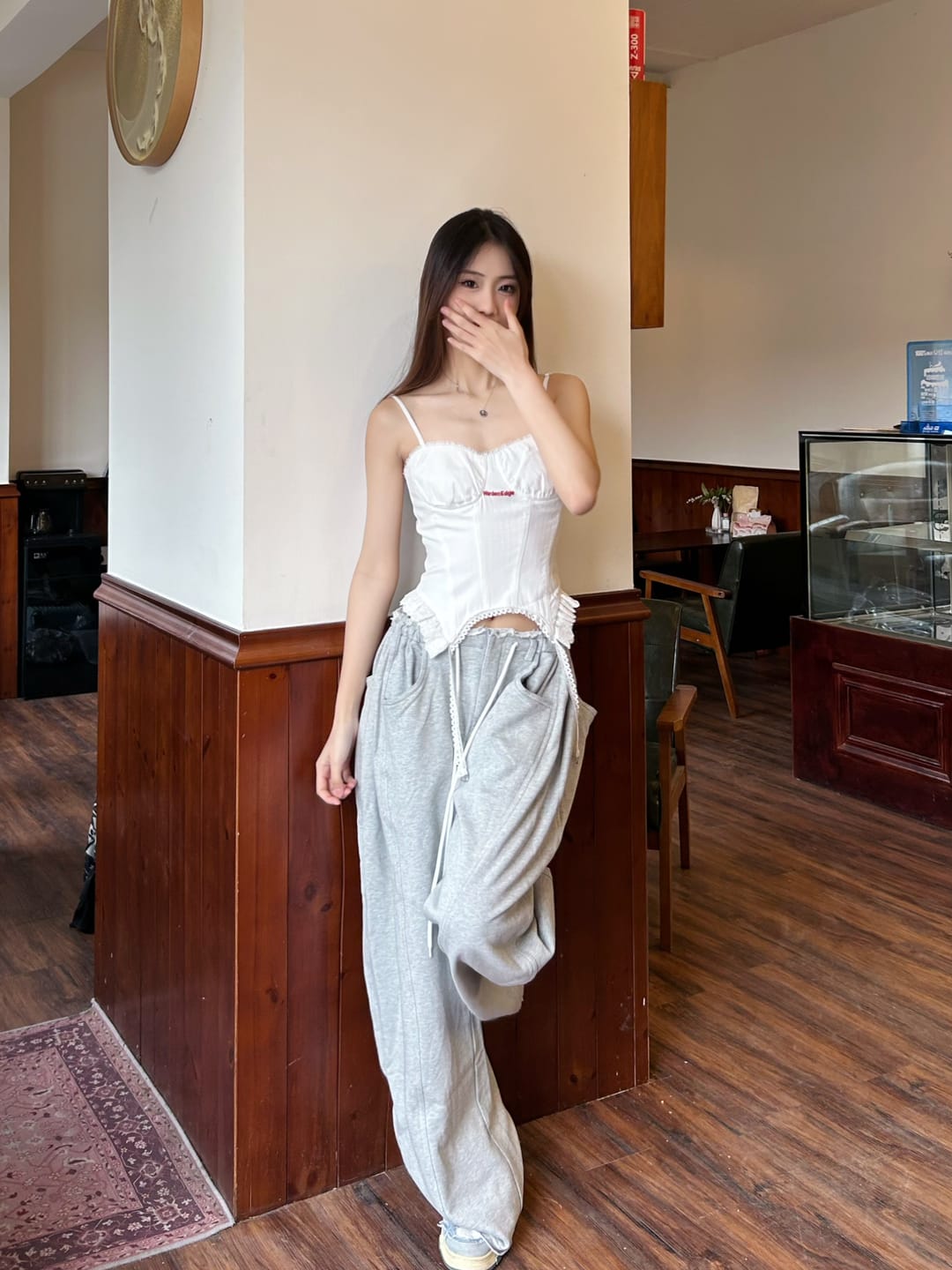 Customer photo review of WARDEN EDGE Drawstring Casual Wide-Leg Sweatpants