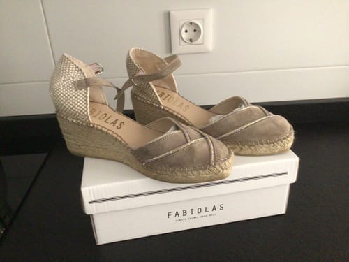Reseña con foto de un cliente sobre Alpargata Clara Gris