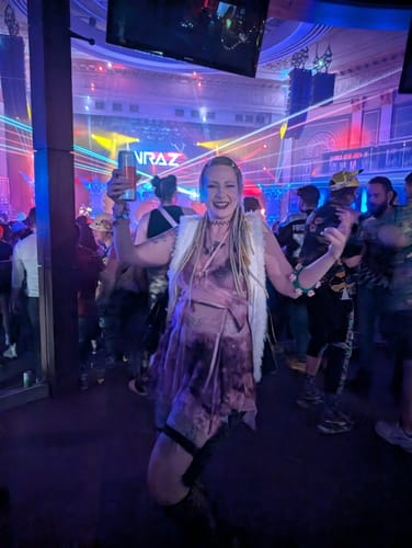 Customer photo review of Flared sleeve tie dye o ring self tie halter low cut mini skirt set