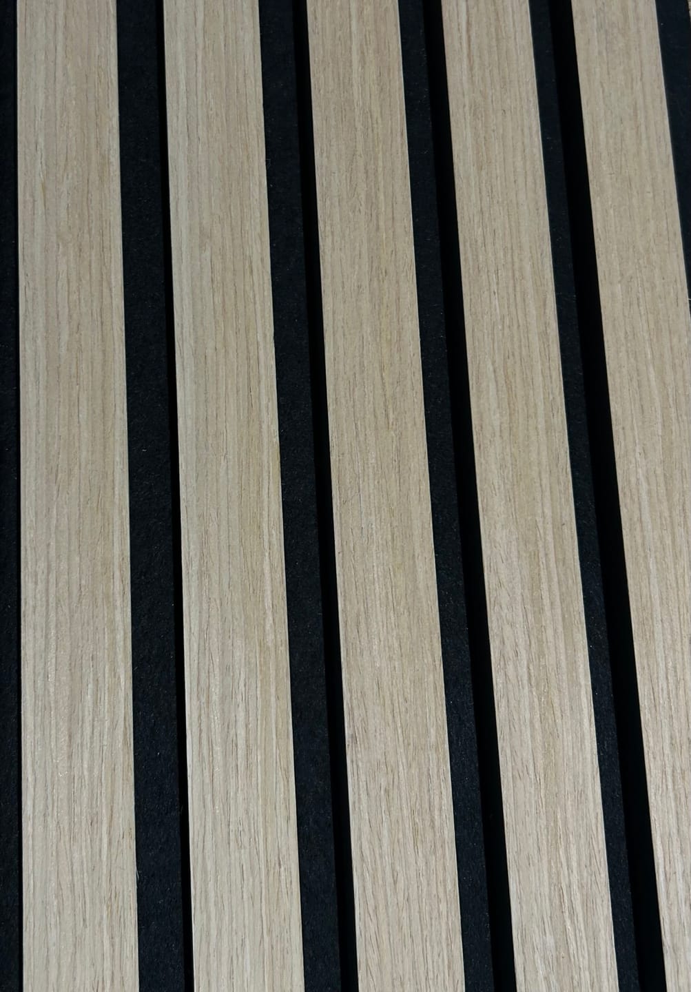 Customer photo review of Wandpaneel 280cm - Standaard - Licht eiken met zwart vilt