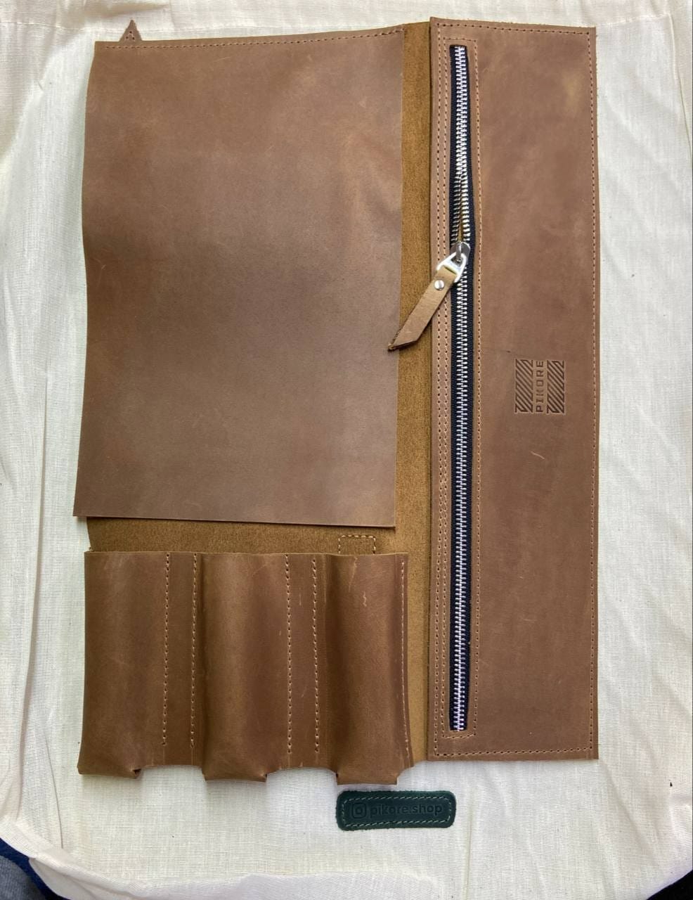 Customer photo review of The Professional's Leather Knife Roll
