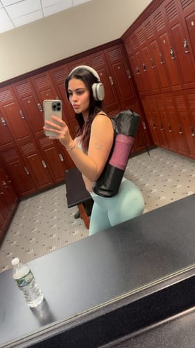 Customer photo review of Pchee Lounge Mint Scrunch Butt Legging Set