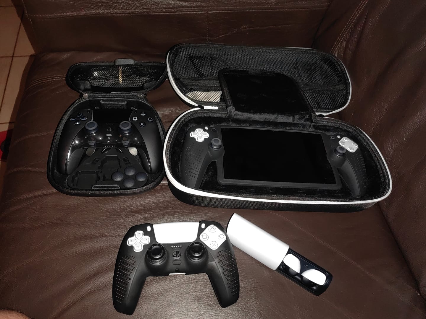 Customer photo review of PlayStation 5 (PS5) DualSense Edge Wireless Controller - Midnight Black