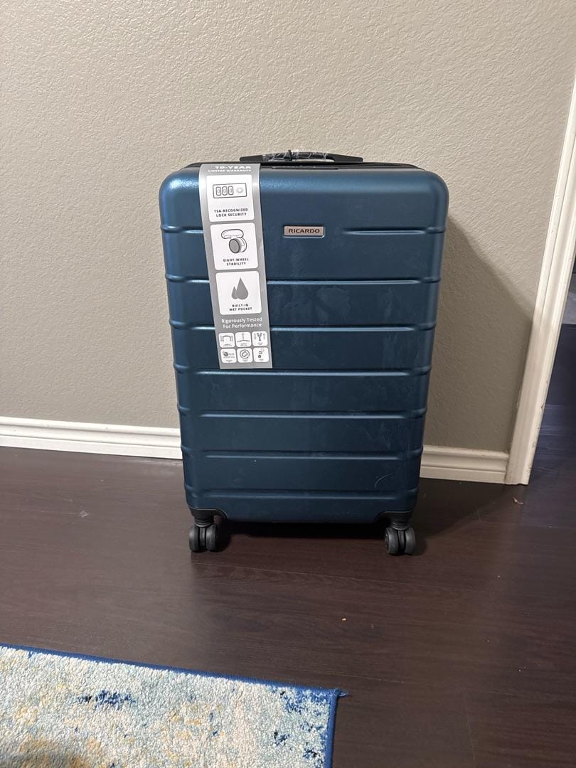 Customer photo review of Cambria Hardside Medium Check-In Expandable Spinner