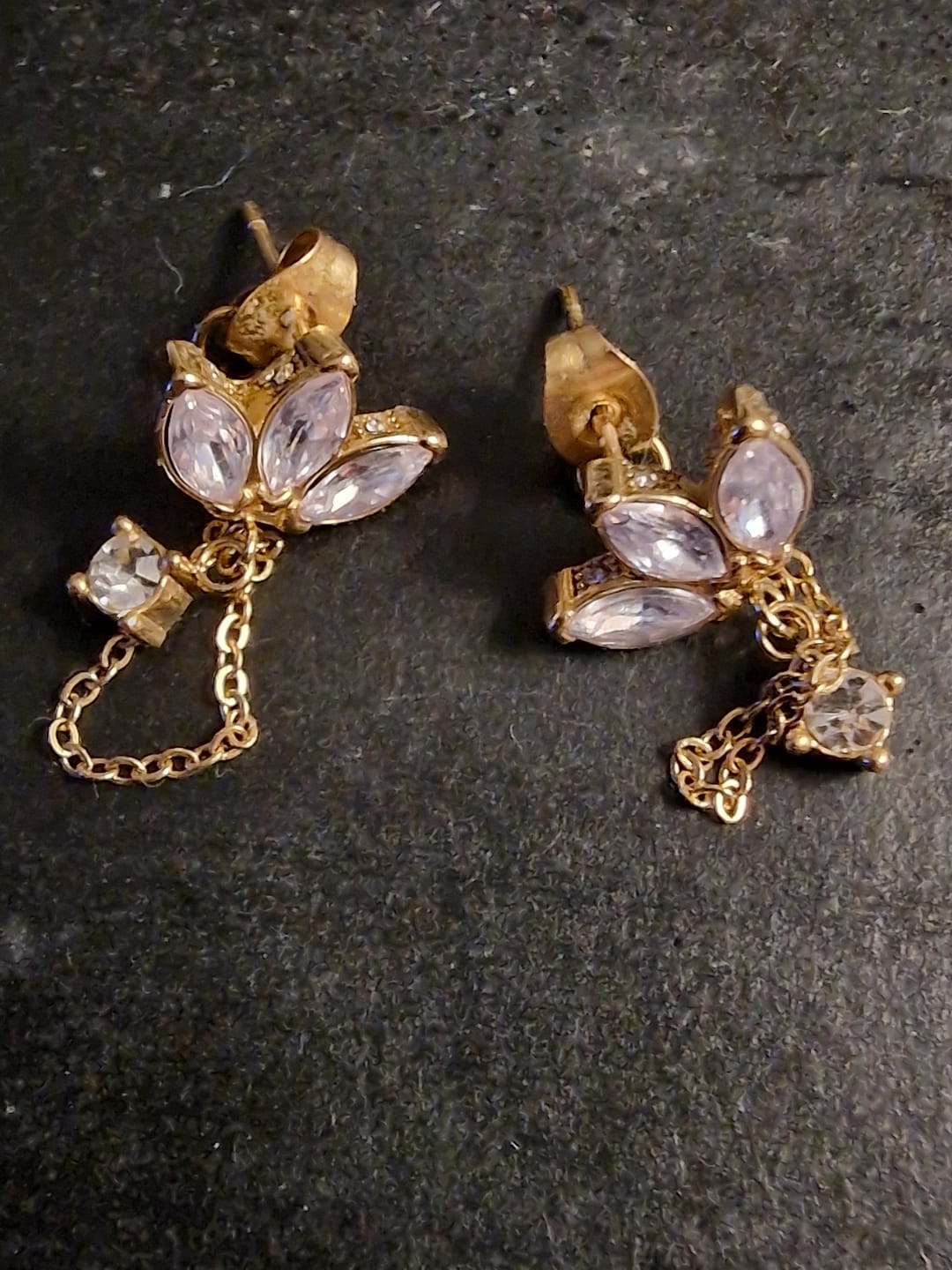 Customer photo review of Limitless Sky Lotus Ohrstecker 14K Vergoldet