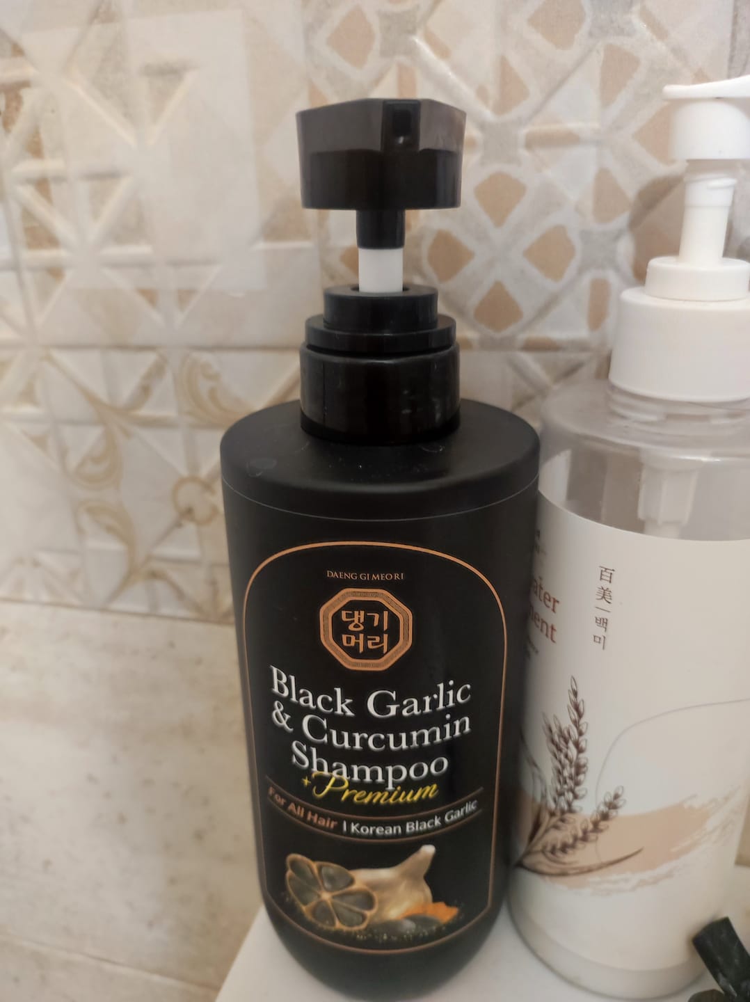 Customer photo review of Премиум анти-ейдж шампоан против косопад с Черен чесън и куркумин Doori Black Garlic and Curcumin Shampoo