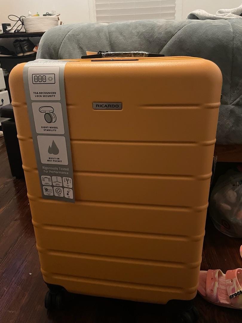 Customer photo review of Cambria Hardside Medium Check-In Expandable Spinner