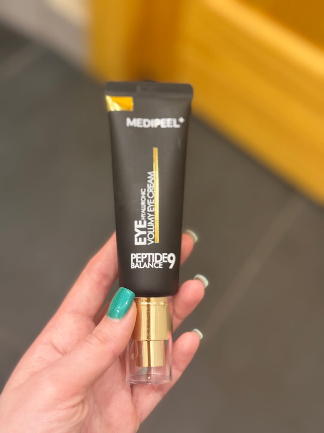 Customer photo review of Pretnovecošanas krēms priekš acu plakstiņiem ar peptīdiem Medi-Peel Peptide Balance 9 Eye Hyaluronic Volumy Eye Cream