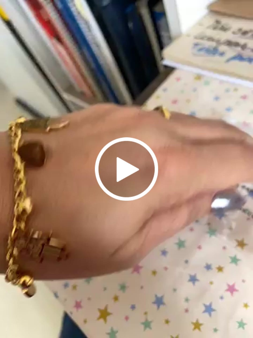 Customer video review of Aliança Anatômica Banhado em Ouro 18K