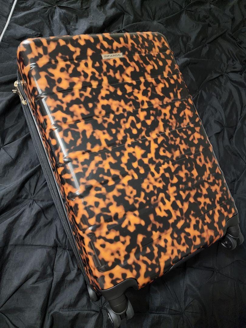 Customer photo review of Cambria Hardside Medium Check-In Expandable Spinner