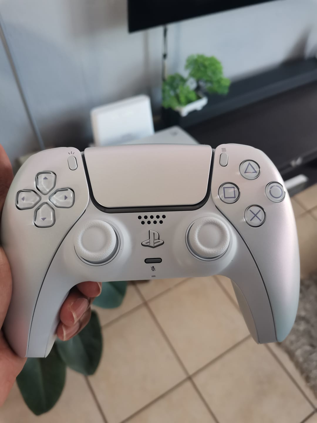 Customer photo review of PlayStation 5 (PS5) DualSense Wireless Controller - Chroma Pearl