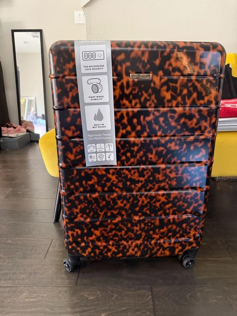 Customer photo review of Cambria Hardside Large Check-In Expandable Spinner