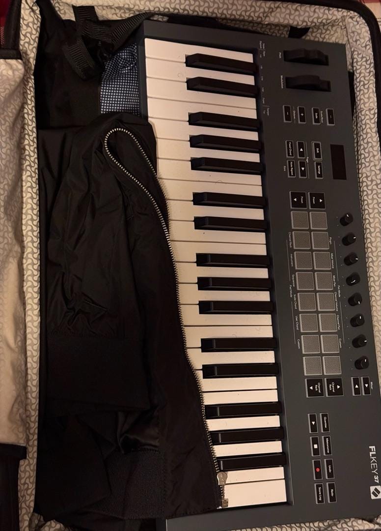 Customer photo review of Cambria Hardside Medium Check-In Expandable Spinner