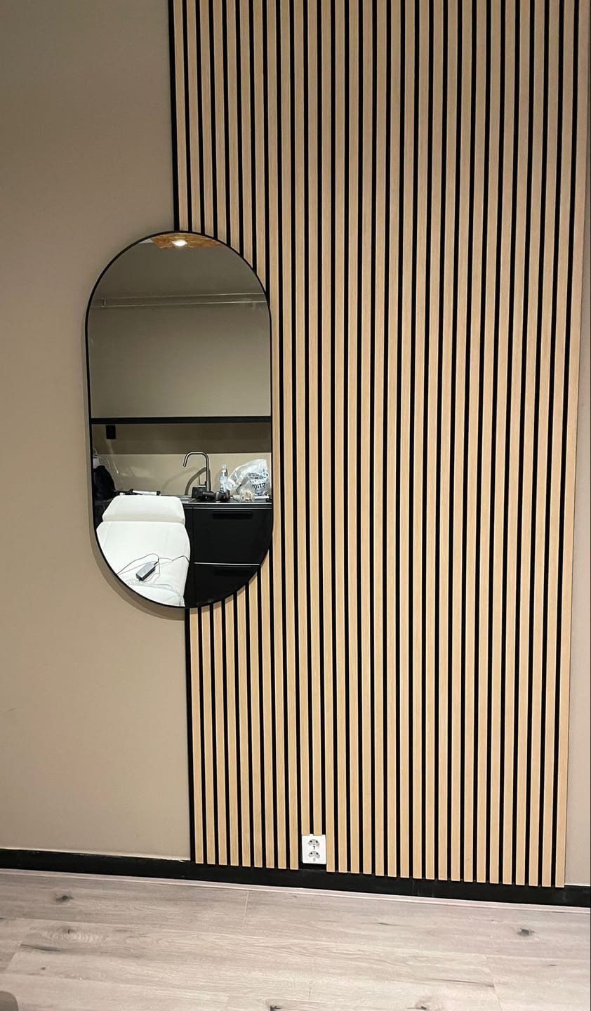 Customer photo review of Wandpaneel 280cm - Standaard - Licht eiken met zwart vilt