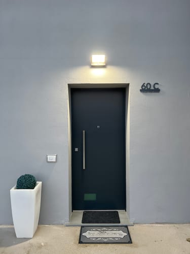 Customer photo review of Numero civico e testo sagomato modello Line 02 Acrilico