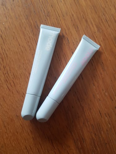 Customer photo review of peptide lip treatment - disponível em Portugal