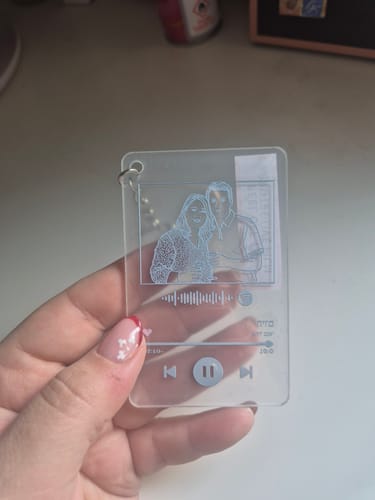 Customer photo review of מחזיק מפתחות ״השיר שלנו״ בהתאמה אישית