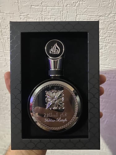 Reseña con foto de un cliente sobre Perfume para Hombre Lattafa FAKHAR 100ml EDP