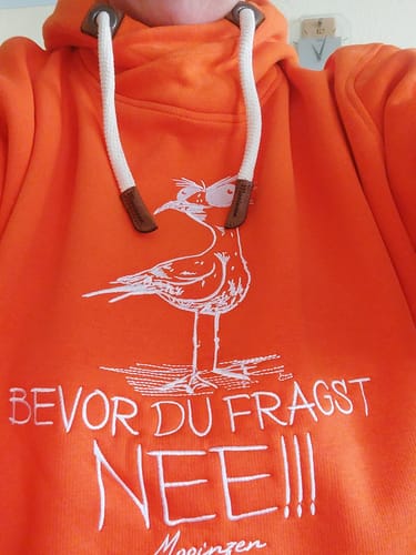 Customer photo review of Möwe Nee (Stick) · Unisex Bio Schalkragen Hoodie