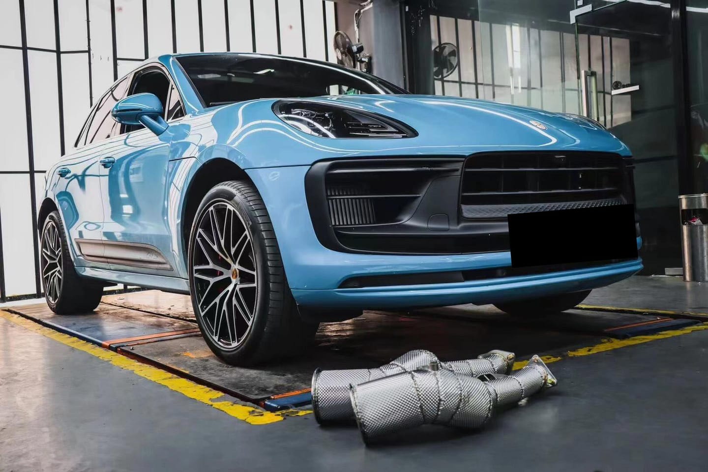 Customer photo review of Upgrade Porsche Macan S/GTS Downpipes