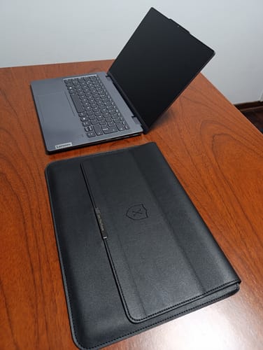 Customer photo review of Funda Notebook Smart Case