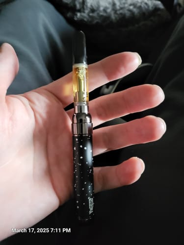 Customer photo review of THC UNICORN BLUEDREAM Full Spectrum 510 Thread Vape Cartridge 1000mg 1 gram