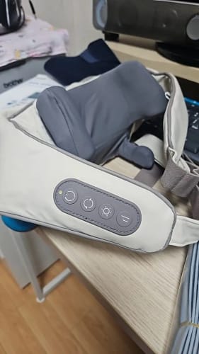 Customer photo review of Wireless Neck and Back Massager Neck and Shoulder Kneading Massage Shawl Neck Cervical Relaxing Trapezius Massager