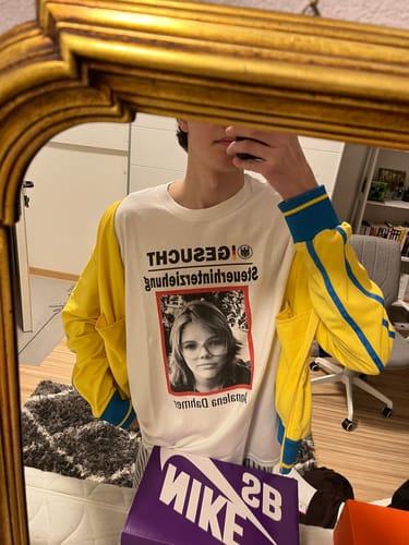 Customer photo review of GESUCHT STEUERHINTERZIEHUNG CUSTOM T-SHIRT