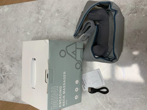 Customer photo review of Wireless Neck and Back Massager Neck and Shoulder Kneading Massage Shawl Neck Cervical Relaxing Trapezius Massager