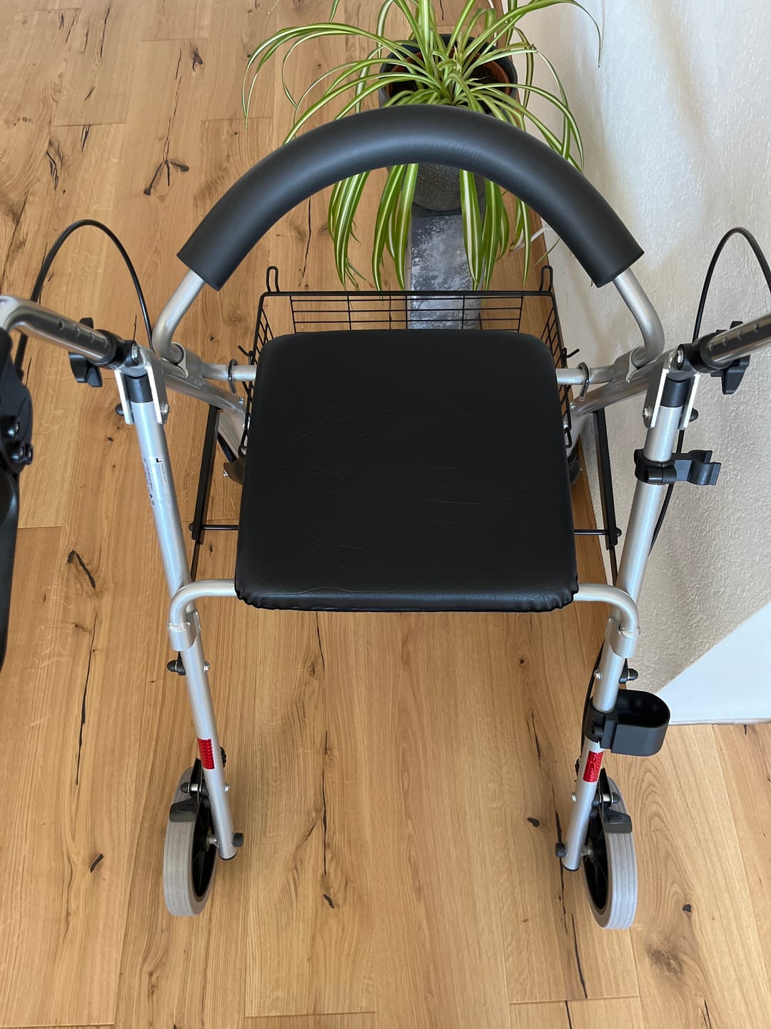 Customer photo review of Trendmobil Rollator nur 6,7 kg - inkl. Korb und Stockhalterung