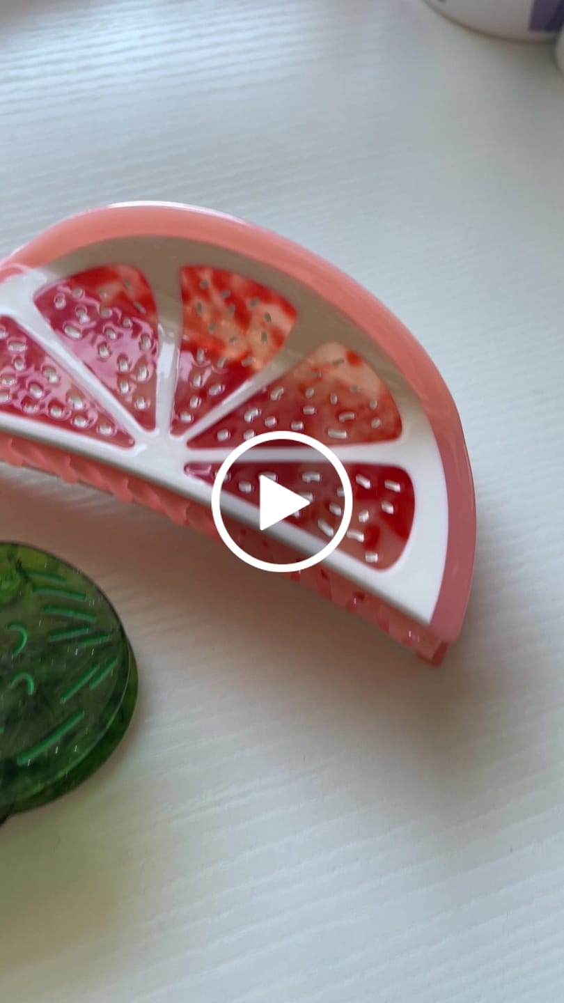 Customer video review of XL Grapefruit Slice Hair Claw Clip
