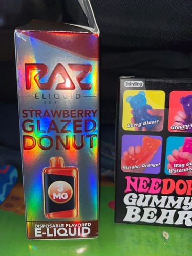 Customer photo review of Pod Juice x RAZ Strawberry Glazed Donut Synthetic Vape Juice 100ml