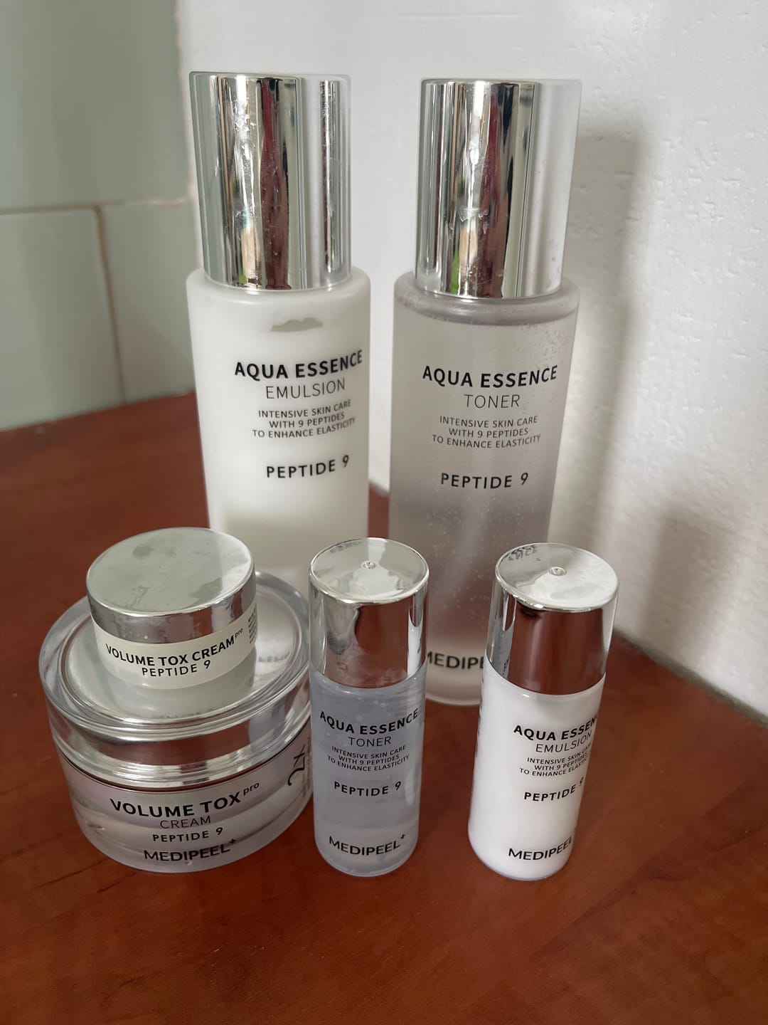 Customer photo review of Ādas kopšanas komplekts ar 9 peptīdiem MEDI-PEEL Peptide 9 Skin Care Special Set