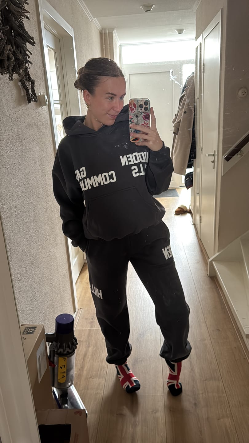 Customer photo review of GATED COMMUNITY HOODIE DARK GREY