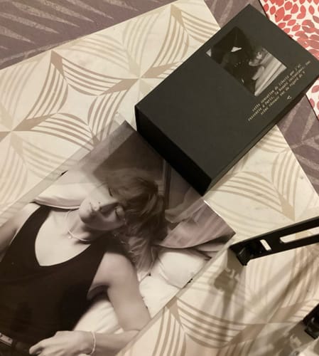 Customer photo review of [2ND PRE-ORDER] BTS V - REVE PHOTOBOOK WEVERSE GIFT