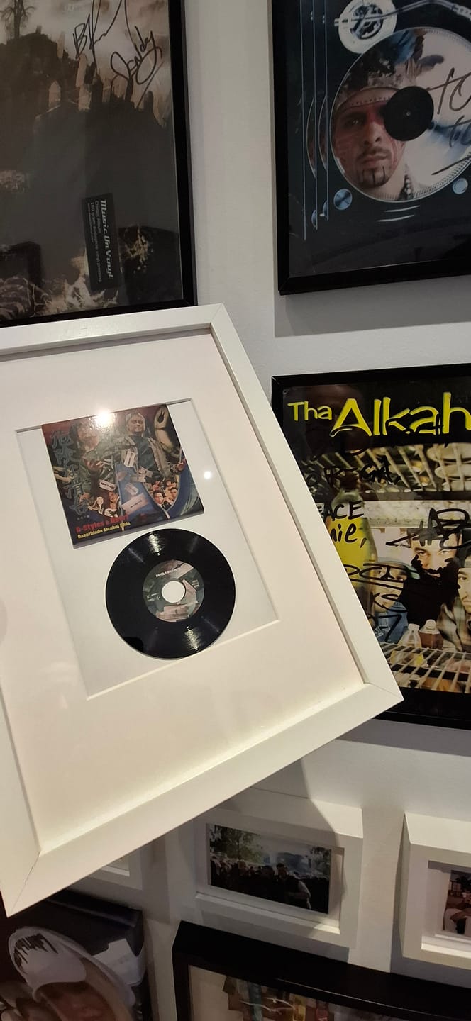 Customer photo review of D-Styles & Qbert: Razorblade Alcohol Slide (3-Inch Vinyl + Custom Slipmat)