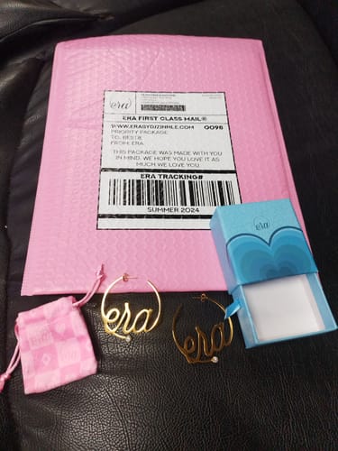 Customer photo review of Gold Era Logo Hoops