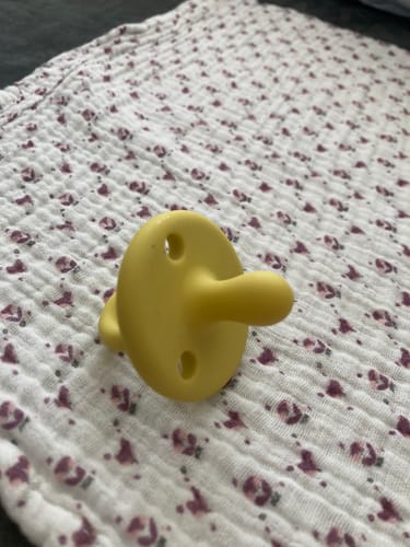 Customer photo review of Kit 2 Chupetes CLÁSICOS Rosa chicle y Amarillo Nenina & Co