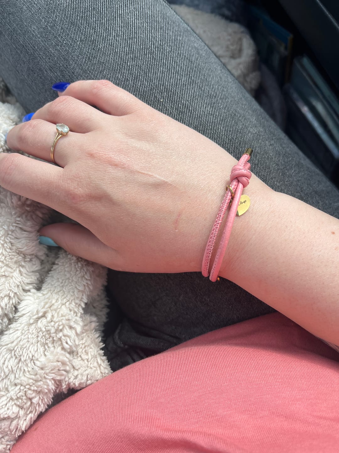 Customer photo review of Amis - Bracelet en cuir personnalisé