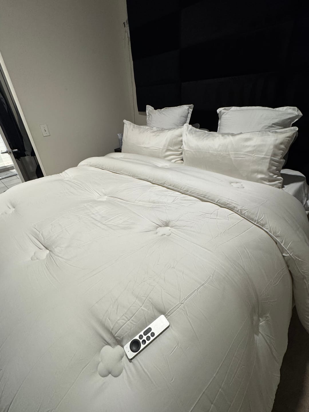 Customer photo review of The FLORÉ Over-Sized Eucalyptus Summer Comforter Set