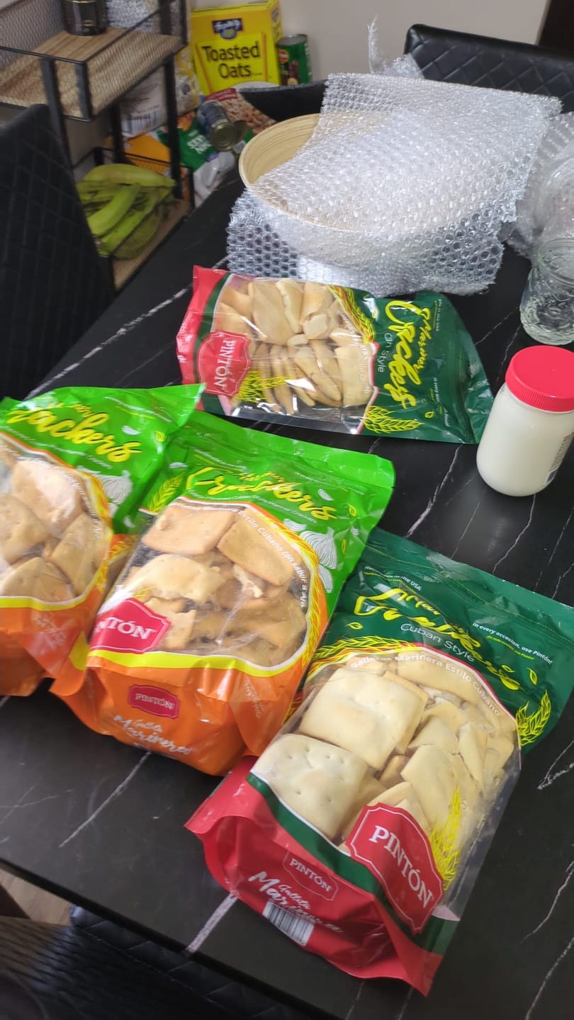 Customer photo review of Pintón Garlic Flavored Mariner Crackers, Cuban Style, Galleta Marinera con Sabor a Ajo