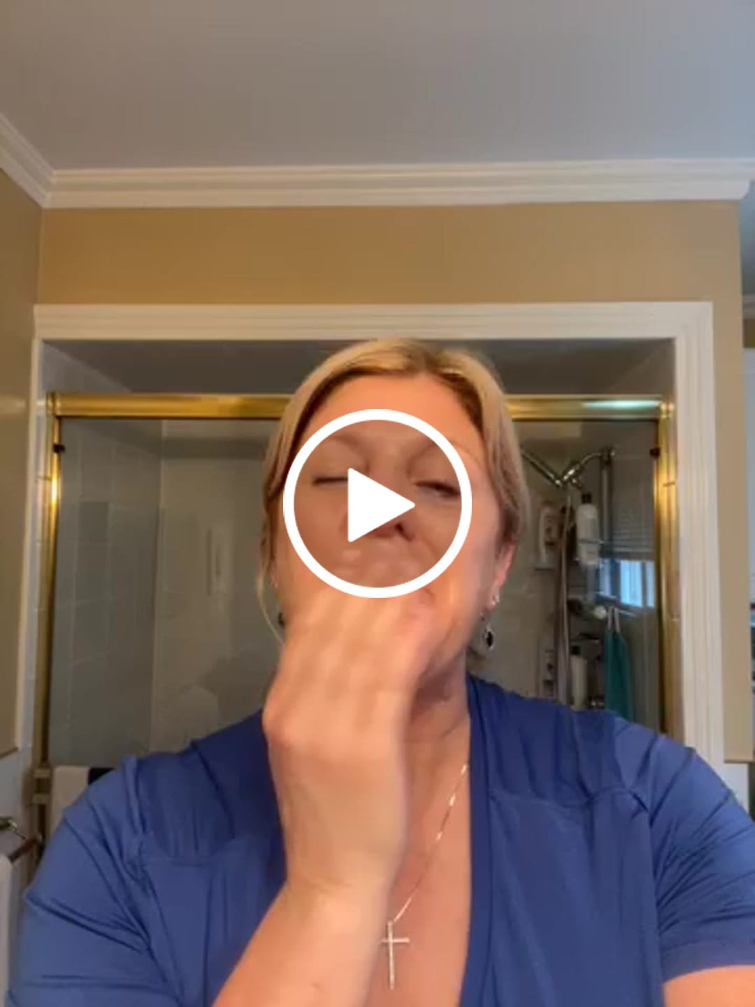Customer video review of Aroma GLOW Face Complex for dry/sensitive/ageless skin