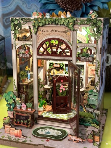 Customer photo review of Green Life Bookshop Book Nook Kit