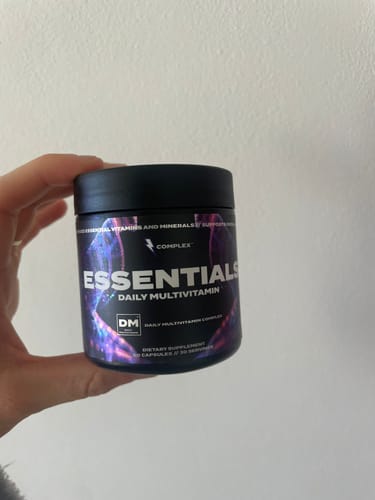 Zákaznická recenze s fotkou produktu Essentials Multivitamin
