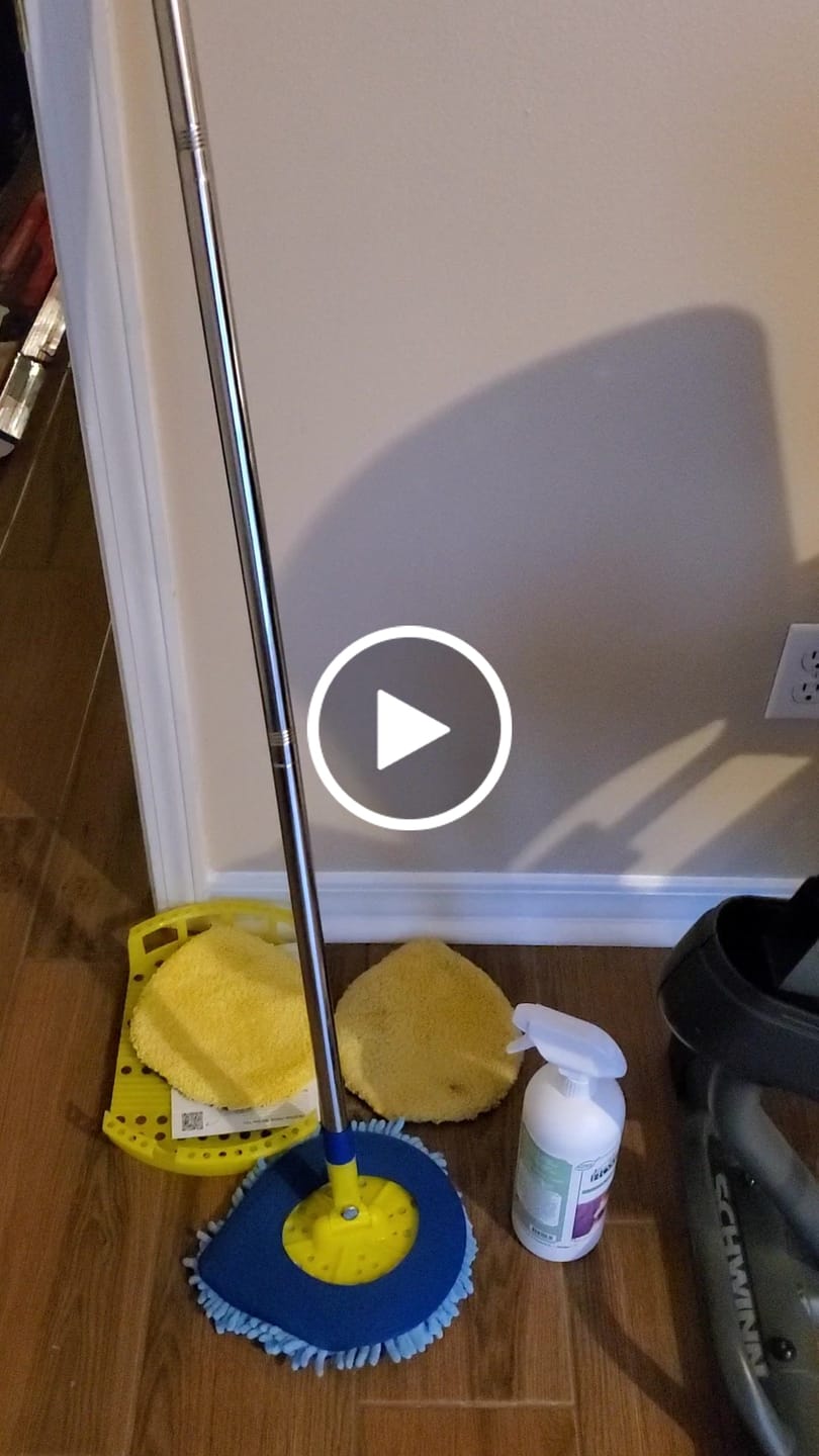 Customer video review of 5 Minute CleanWalls Bundle (CleanWalls Tool, Spray, & Baseboard Duster)
