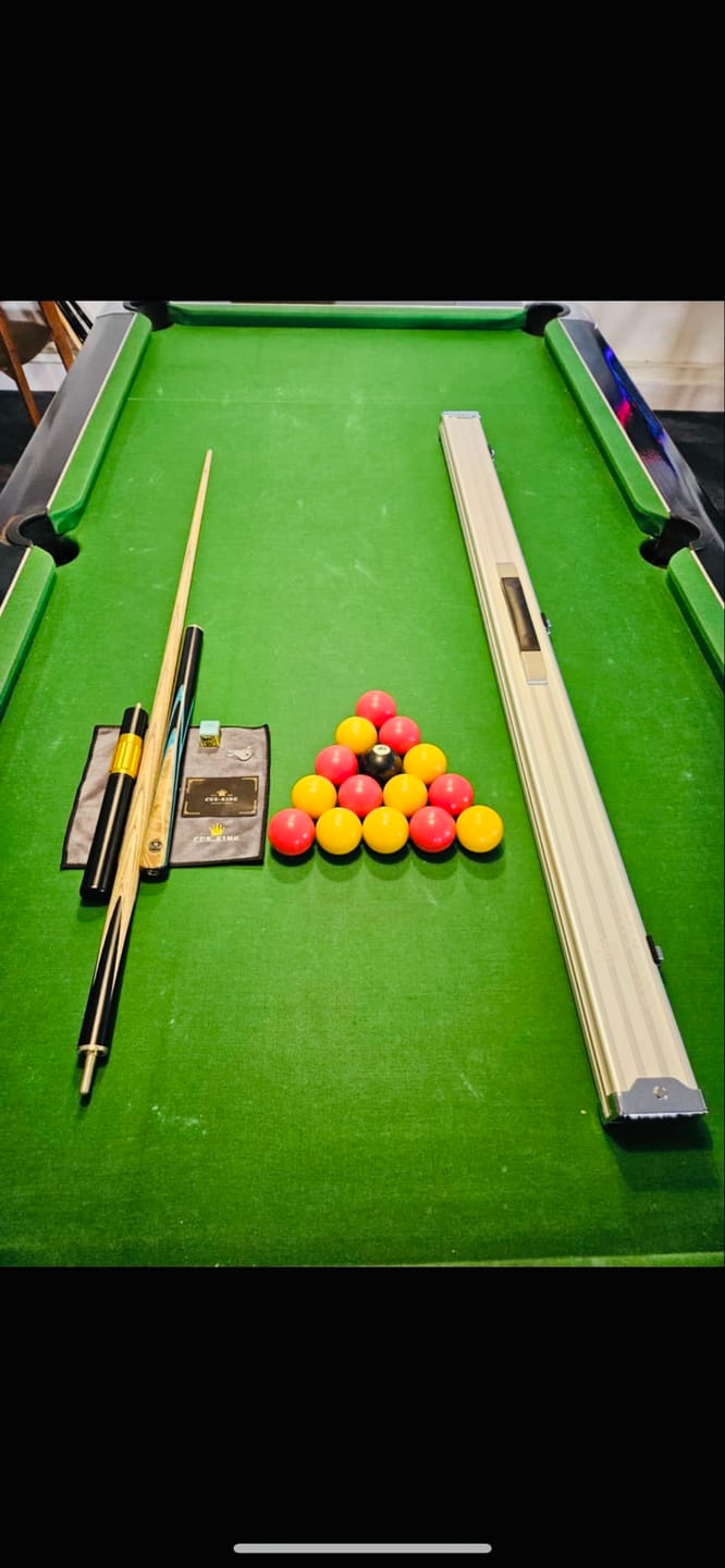 Customer photo review of Cue-King Premier 300 57" Snooker and Pool Cue 3/4 Jointed With Aluminium Case and Telescopic Extension