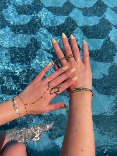 Customer photo review of Amoura Hand Chain